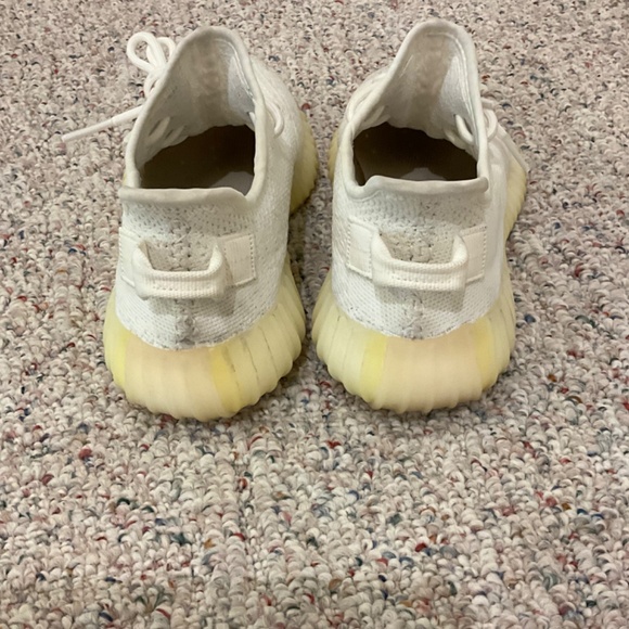 Yeezy Boost White Sneaker - Picture 4 of 9